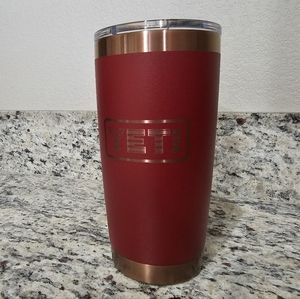 YETI 20oz FOLDS OF HONOR RED